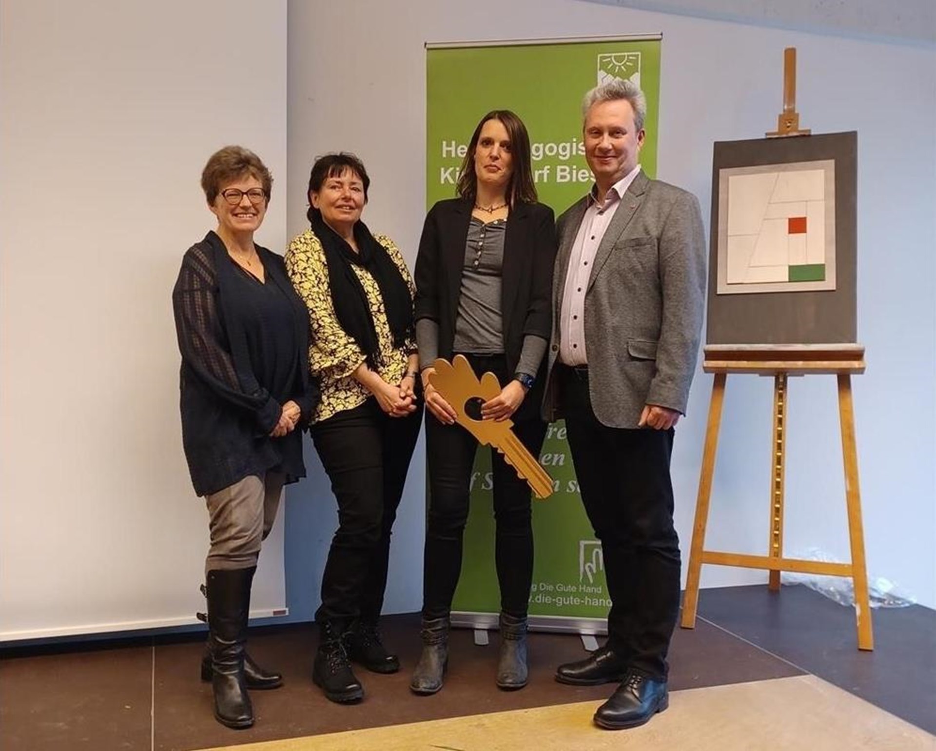 drei Frauen und ein Mann auf der Bühne